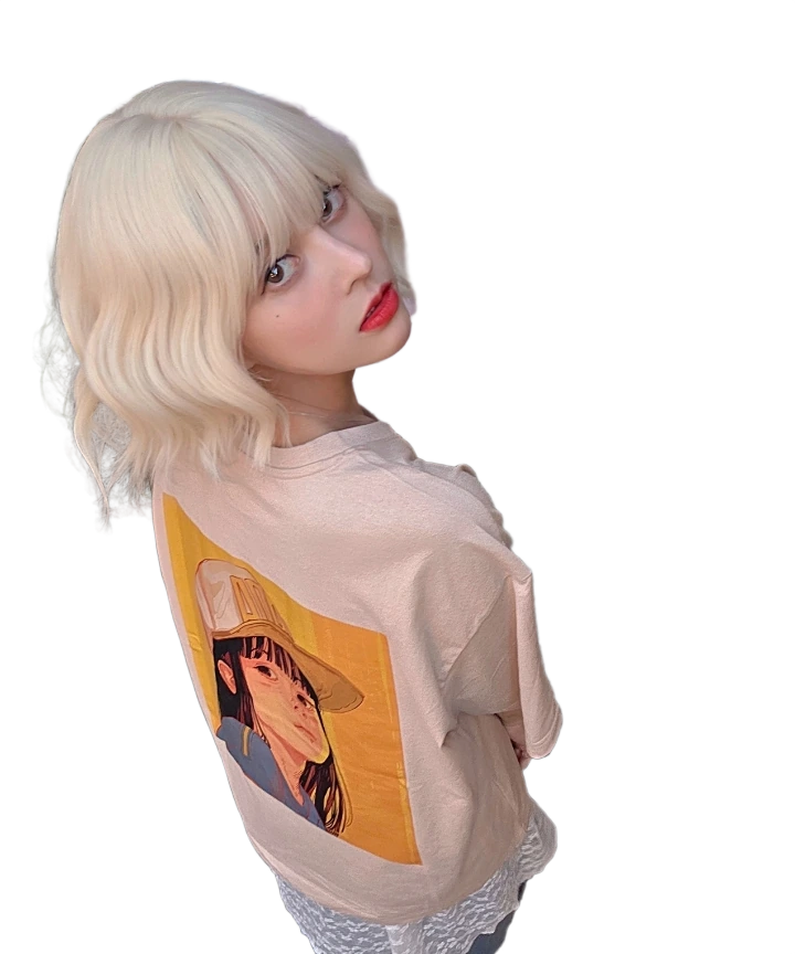 Golden Youth 그래픽 티셔츠를 입고 뒤돌아보는 큐레이터 D.__.J2